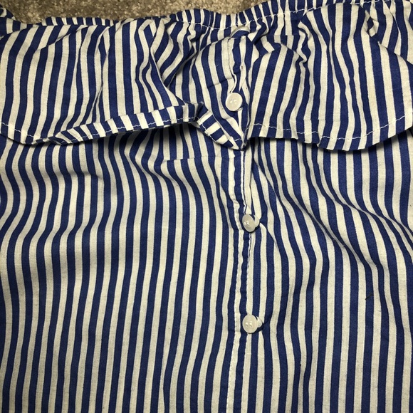 Striped pattern off-the-shoulder top - Picture 4 of 4